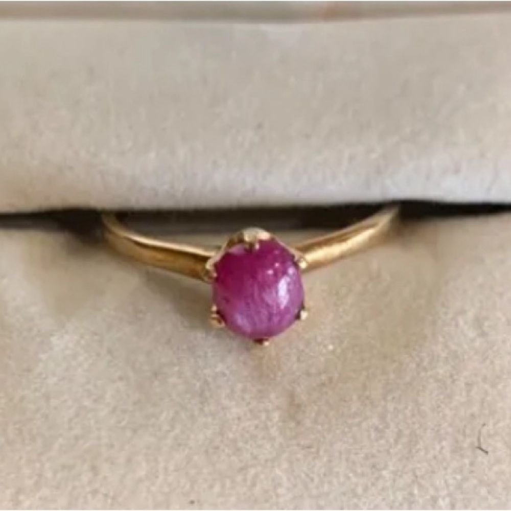BEAUTIFUL 14 kt YELLOW GOLD RING WITH PINK STONE PLEASE READ!